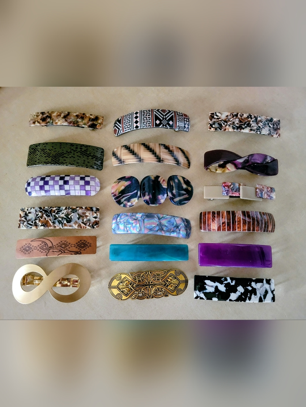 NWOT! Assorted Multicolor Women’s Resin Hair Barrette.